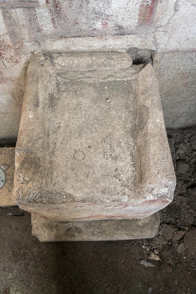 IX.10.1, Pompeii. July 2024. 
Room 12, top of altar against south wall. Photo courtesy of Johannes Eber.

