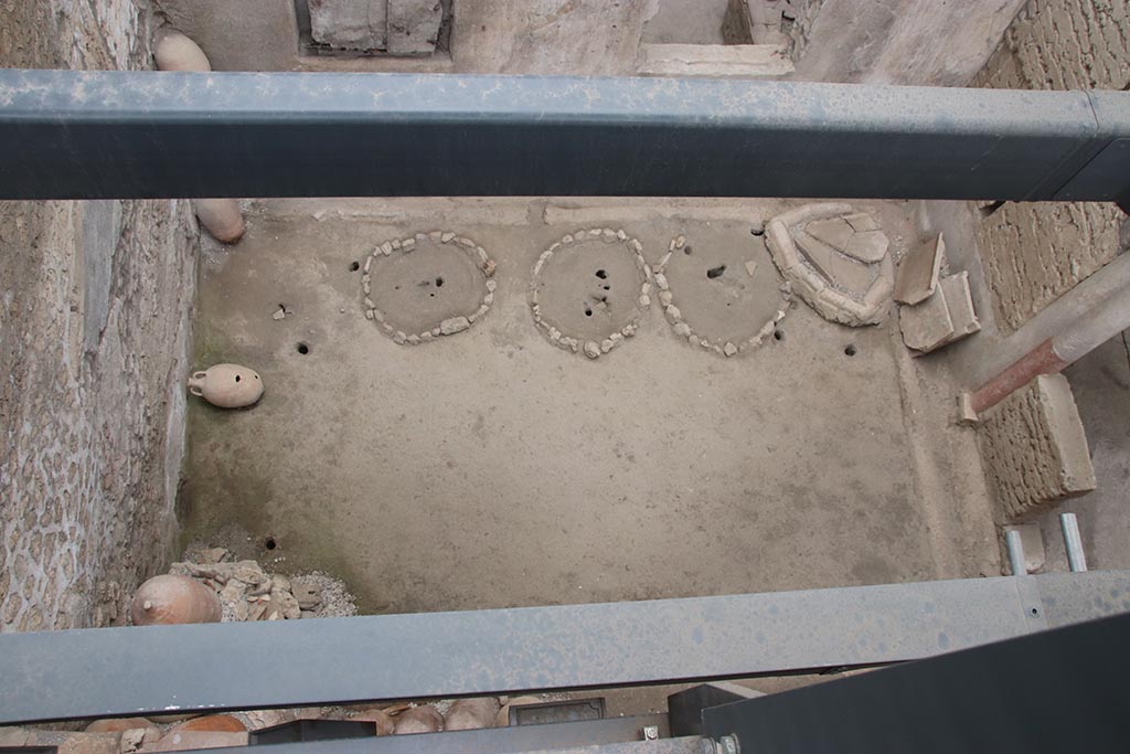 IX.12.4 Pompeii. October 2024. Small courtyard “m”, looking east. Photo courtesy of Klaus Heese.