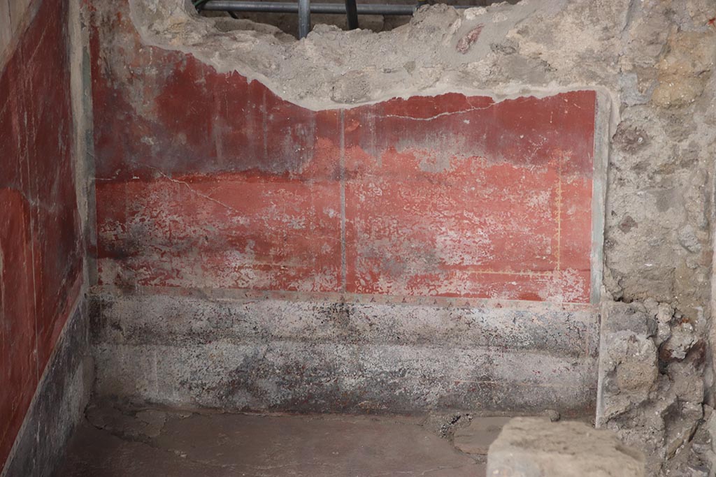 IX.12.4 Pompeii. October 2024. Room “l(L)”, looking towards east wall. Photo courtesy of Klaus Heese.