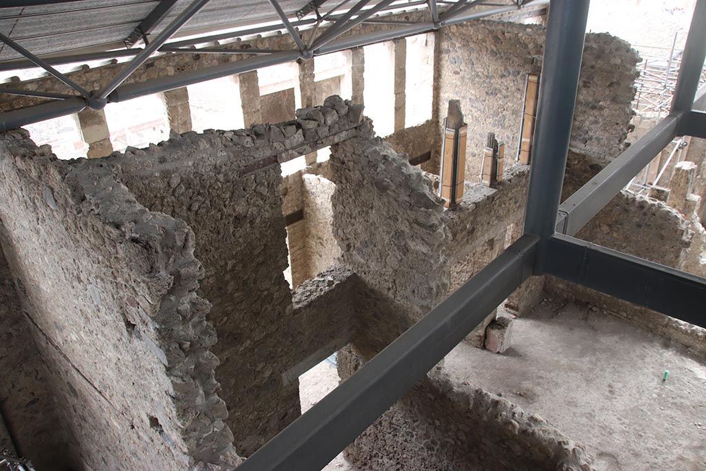 IX.12.5 Pompeii. October 2024. Looking south-west from above rear room “h”, through doorway into shop-area “i”.
O the right is the atrium of IX.12.4.  Photo courtesy of Klaus Heese.
