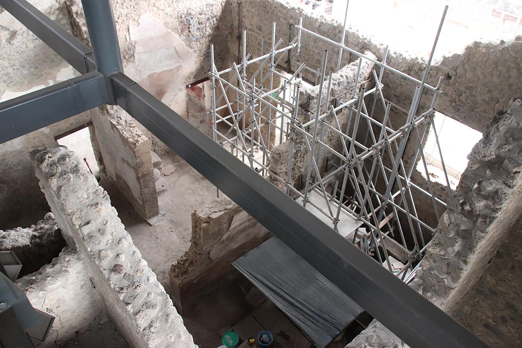 IX.12.6 Pompeii. October 2024. 
Looking south-east from above, towards room “b”, upper centre, and room “a”, on right. Photo courtesy of Klaus Heese.
