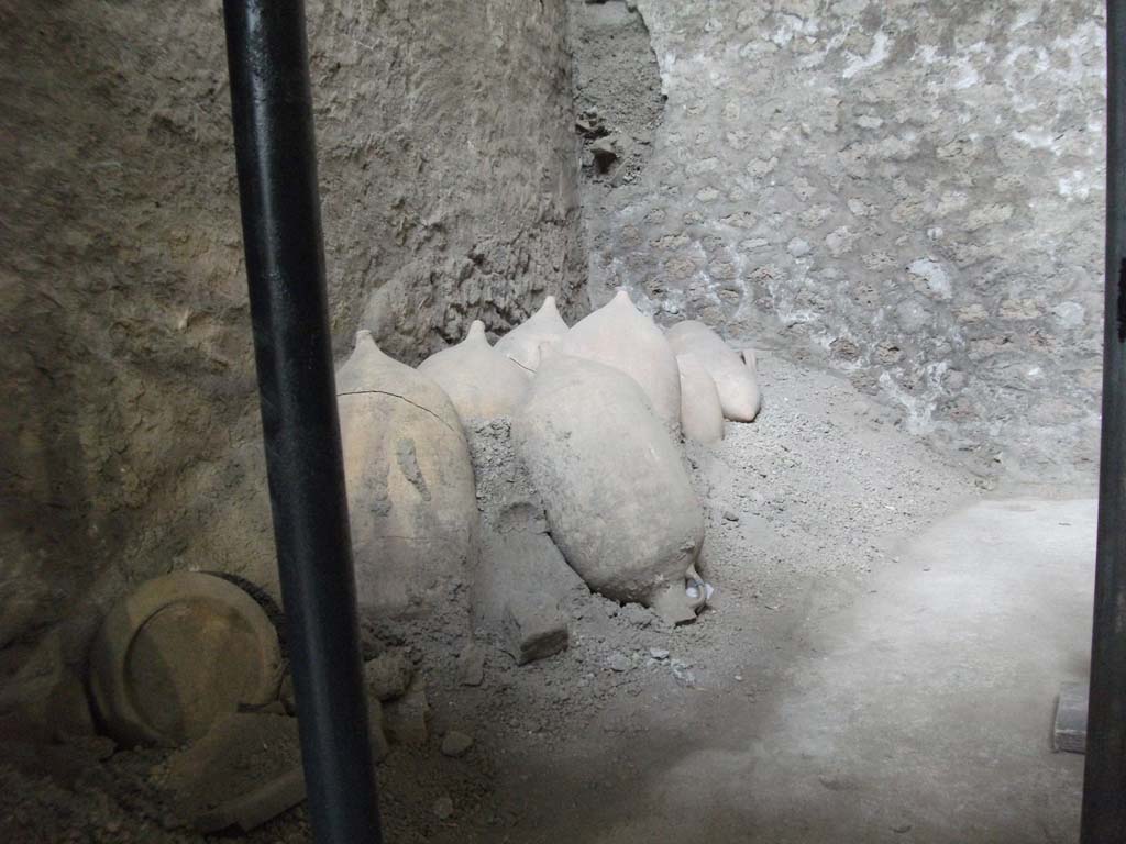 IX.12.9 Pompeii. May 2010. Room 14, amphorae in north-west corner.