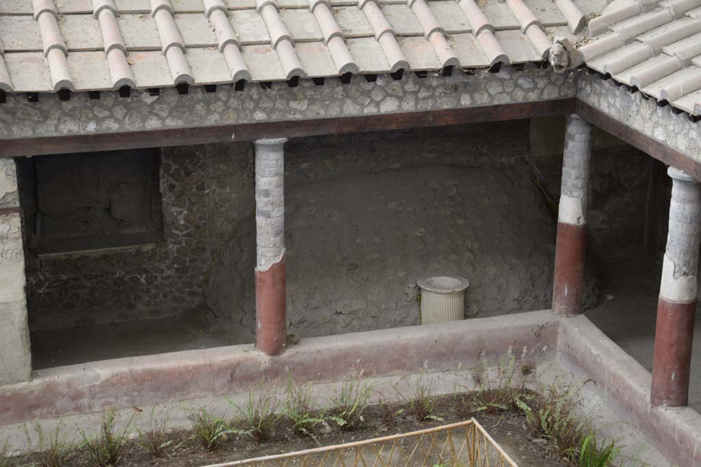 IX.12.9 Pompeii. February 2017. Looking towards west portico 5a, from above. Photo courtesy of Johannes Eber.