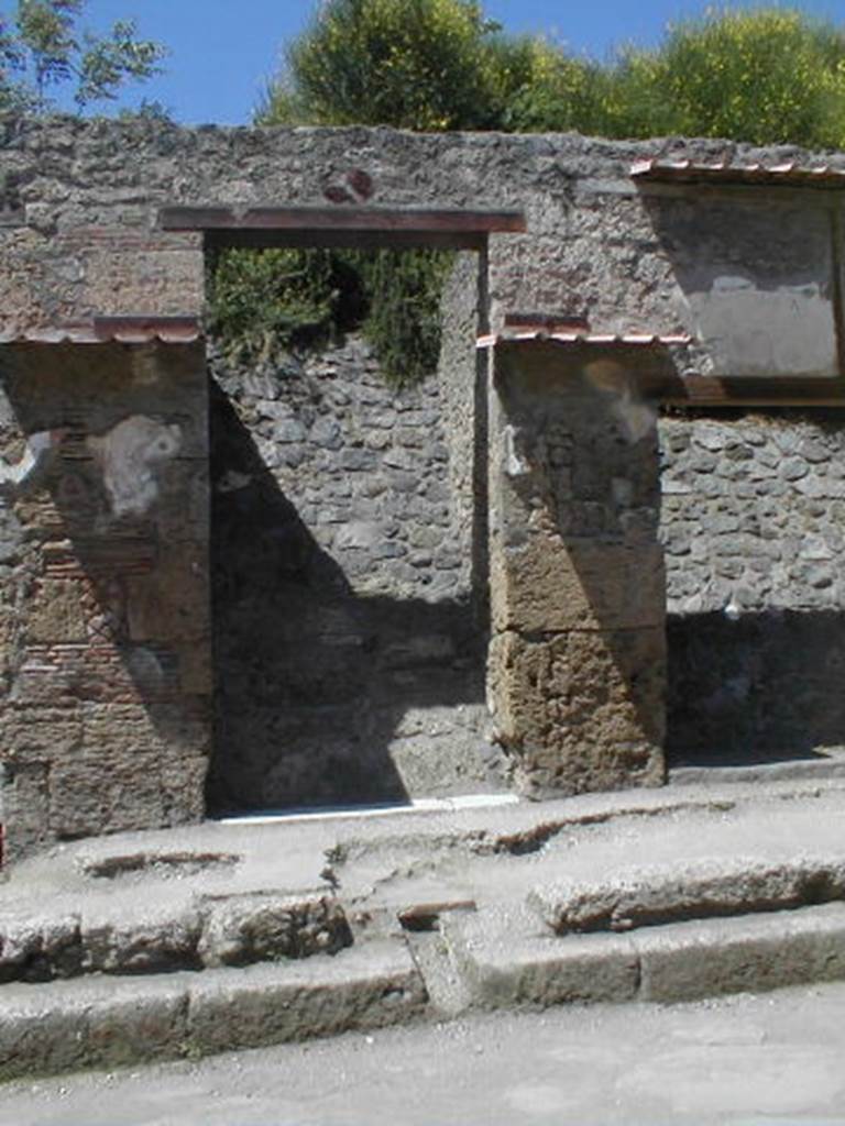 IX.13.5 Pompeii. May 2005. Entrance doorway, house – not excavated.