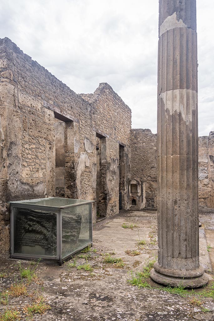 IX.14.4 Pompeii. July 2024. 
Looking north along west side of atrium. Photo courtesy of Johannes Eber.
