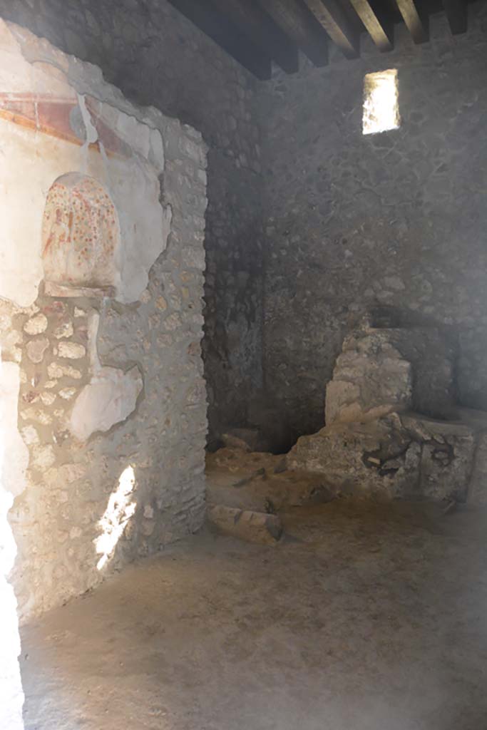 IX.14.4 Pompeii. July 2017. Kitchen 18, south-west corner with latrine.
Foto Annette Haug, ERC Grant 681269 DÉCOR.

