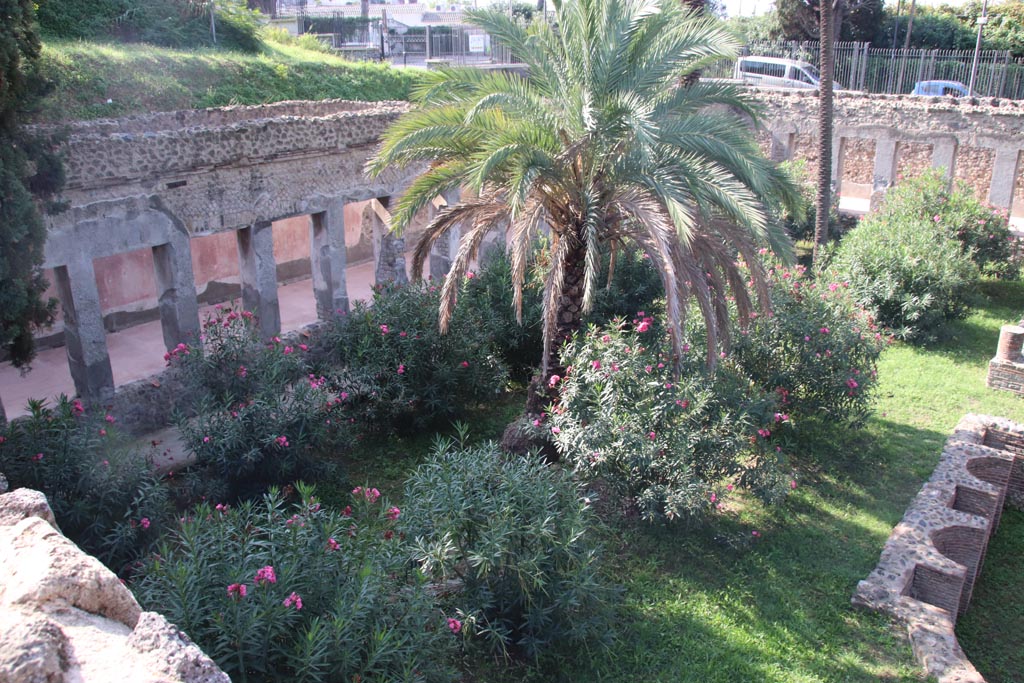 HGW24 Pompeii. Villa of Diomedes. October 2023. 
Looking south-west across garden from large exedra/terrace. Photo courtesy of Klaus Heese.
