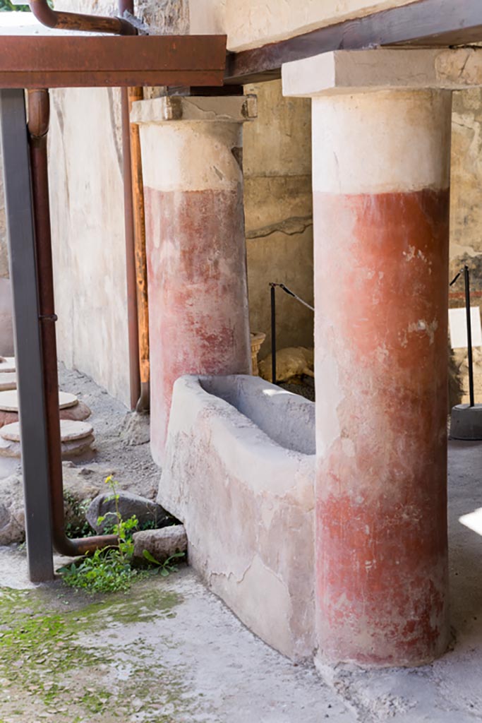 Villa Regina, Boscoreale. October 2021. 
Room I, trough between pillars in south-east corner near cistern area V.
Photo courtesy of Johannes Eber.

