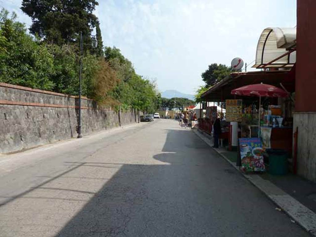 Via Villa dei Misteri. May 2010. Looking south towards the Porta Marina entrance to Pompeii. The Circumvesuviana station is to be found on the right of the picture.