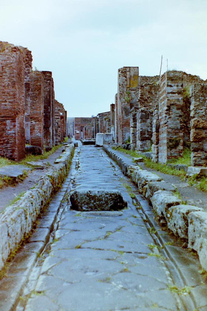 Via degli Augustali, between VII.12 and VII.2. 4th April 1980, pre-earthquake. 
Looking west from VII.12.5, on left. Photo courtesy of Tina Gilbert.
