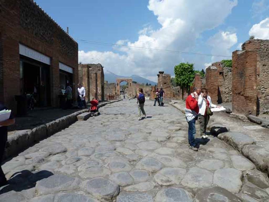 Via del Foro. May 2010. Looking north from near the restaurant at VII.5.19.