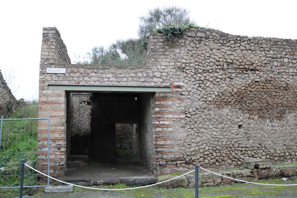 Via dell’Abbondanza. December 2018.  
Looking north to entrance doorway of III.5.1, no longer with a balcony. Photo courtesy of Aude Durand
