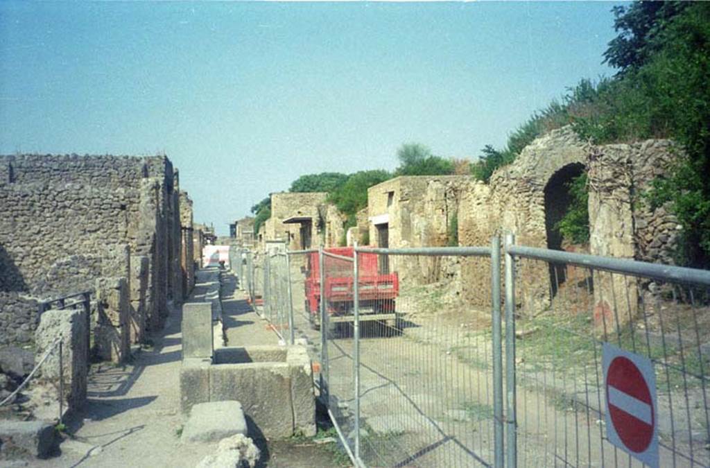 Via dell’Abbondanza. July 2011. Looking west between II.3 and III.6 from near II.3.5 and its fountain. Photo courtesy of Rick Bauer.
