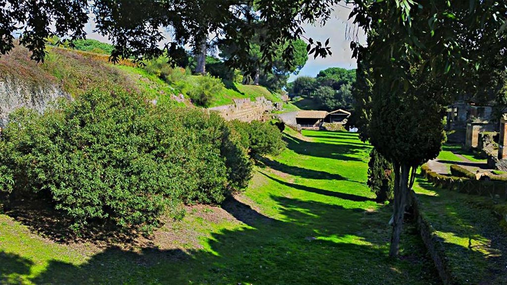 Via delle Tombe. 2015/2016. 
Looking east along City Walls towards Porta Nocera, from west end. Photo courtesy of Giuseppe Ciaramella.
