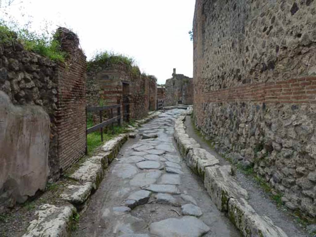 Vicolo Storto, May 2010. Looking south between VII.3 and VII.4, from near VII.4.44.