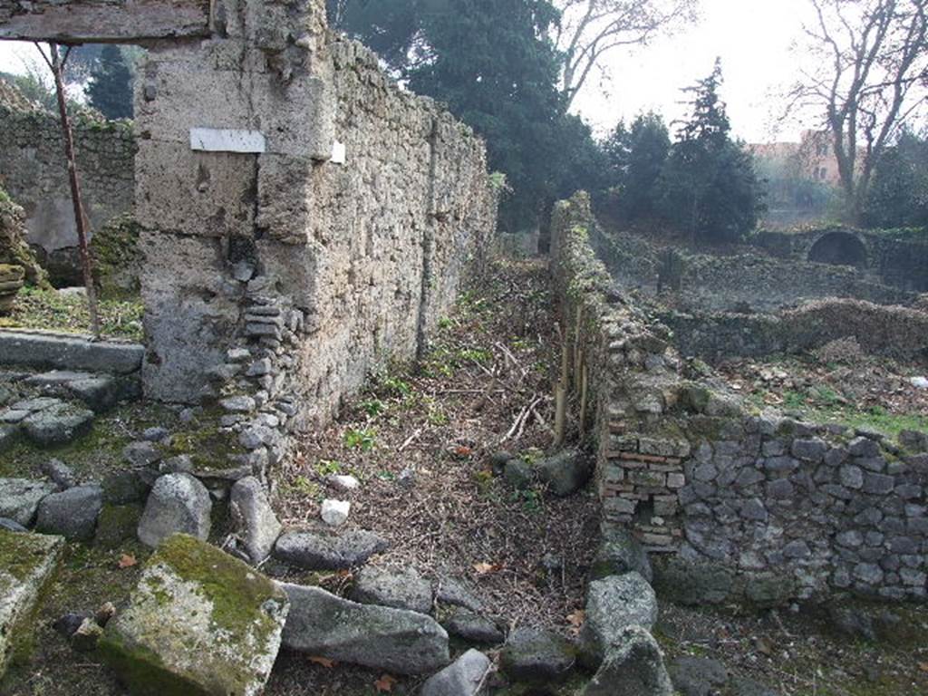 Vicolo del Conciapelle. December 2006. Looking south from junction with unnamed vicolo between I.5 and I.1. 
