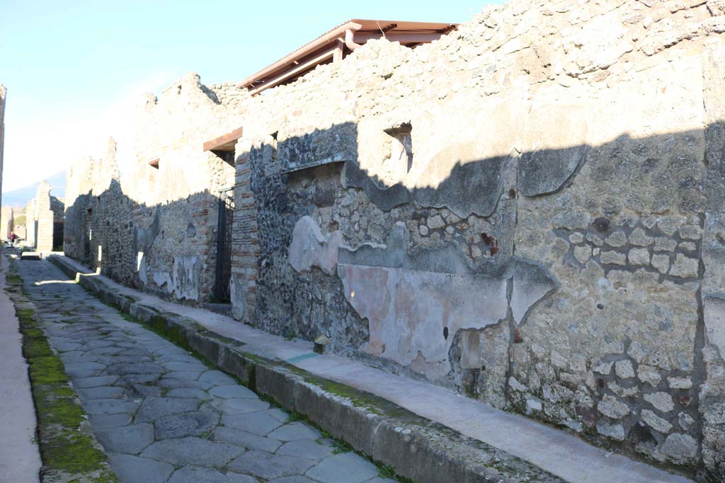 Vicolo di Tesmo, east side, Pompeii. December 2018. 
Looking north from junction with Vicolo di Balbo towards IX.7.20. Photo courtesy of Aude Durand.
