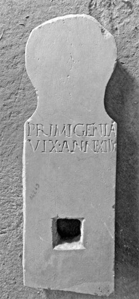 Pompeii Fondo Azzolini. Tomb 114: Primigenia.
Columella with inscription

PRIMIGENIA
VIX ANN XIIX

Primigenia
vix(it) ann(is) XIIX

See Notizie degli Scavi di Antichità, 1916, 303, t114.
Photo © Umberto Soldovieri.
