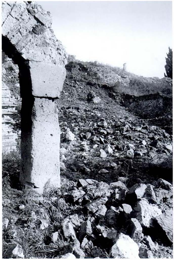 HGE23 Pompeii. May 2006. Looking north-east towards entrance doorway.
According to Garcia y Garcia, on 18th September 1943 a bomb smashed the poor remains of the shops at HGE22, 23, 24 and the colonnade outside them.
The damage was not recorded in the official report but can be seen in an archive photo.
See Garcia y Garcia, L., 2006. Danni di guerra a Pompei. Rome: L’Erma di Bretschneider. (p. 163) (fig. 398 -Foto PAP neg 57-A) Photograph © Parco Archeologico di Pompei.
