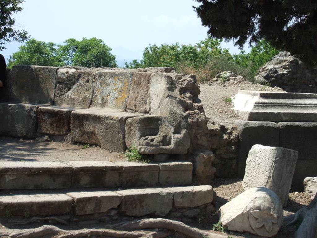 HGW02 Pompeii. May 2006. North end of tomb.