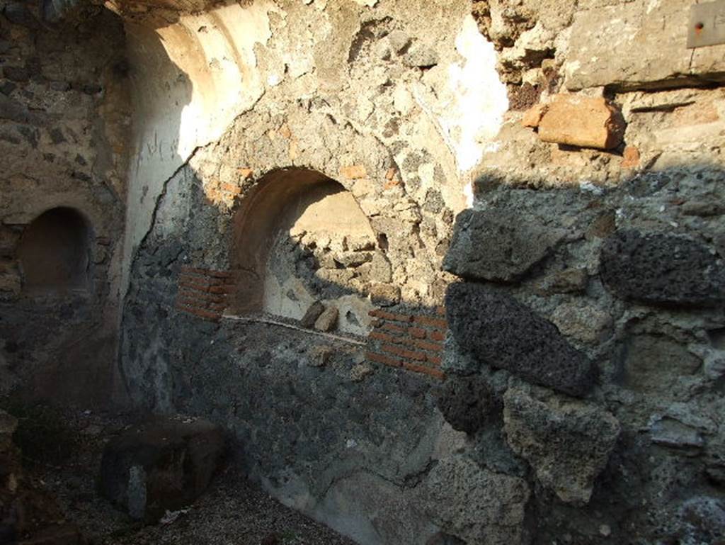 HGW04a Pompeii. December 2006. Inside the Tomb of Gens Istacidia. East wall.