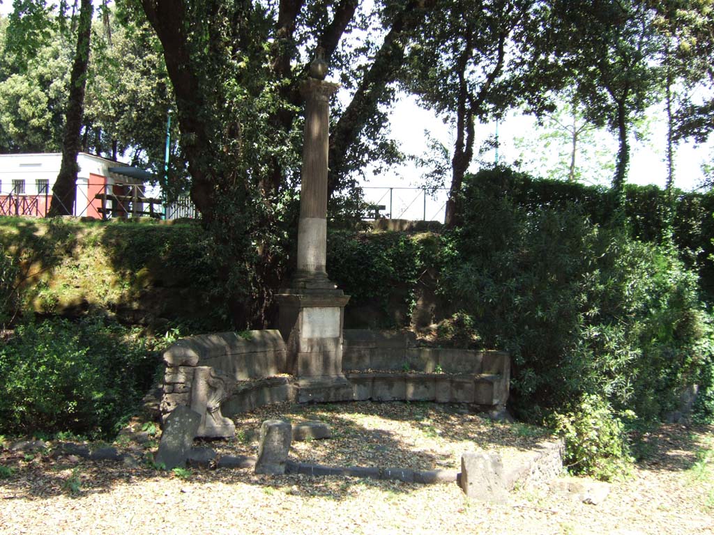 NGG Pompeii. May 2006. Looking east towards tomb of Aesquillia Polla.