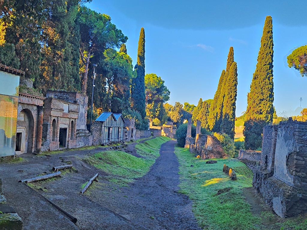 Pompeii Via delle Tombe. October 2024. Looking west. Photo courtesy of Giuseppe Ciaramella.