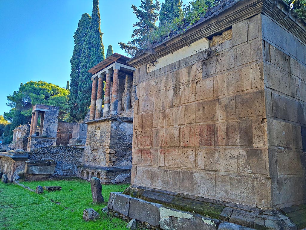 Pompeii Porta Nocera. October 2024. Via delle Tombe, looking east from Tomb 170S. Photo courtesy of Giuseppe Ciaramella.