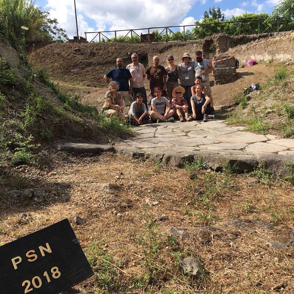 Pompeii Porta Sarno Necropolis. 2018. Area K, the via dell’Abbondanza continuation, with area F, the auxiliary road, N-S direction behind.
Photo courtesy Necropolis of Porta Sarno Research Project.

