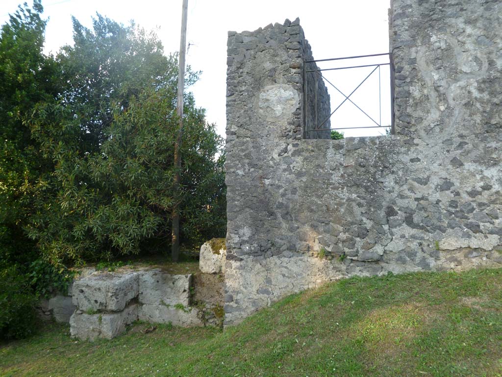 T6 Pompeii. Tower VI. May 2011. North end of west side. Photo courtesy of Michael Binns.