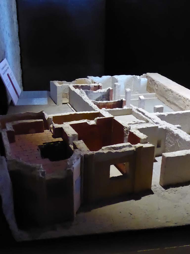 Complesso dei triclini in località Moregine a Pompei. September 2015. West side of Baths suite looking south-east on December 2000 model.
Foto Annette Haug, ERC Grant 681269 DÉCOR.
