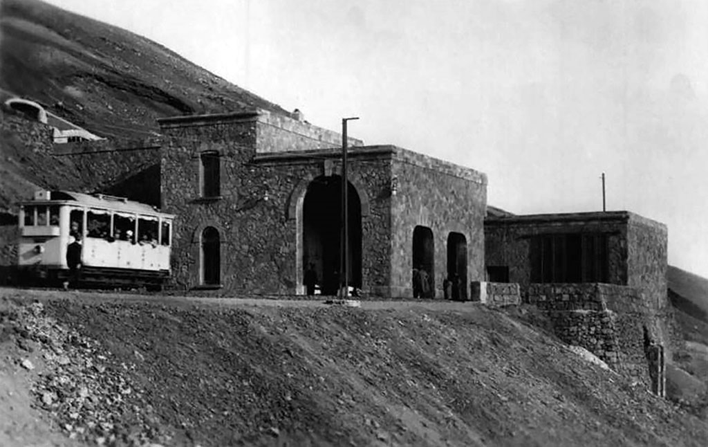 Vesuvius light railway. The final station at Vesuvio Inferiore which joined with the funicular and later the chairlift to the left.
This station was damaged in the 1944 eruption and never rebuilt.
Photo courtesy of www.vesuvioinrete.it
