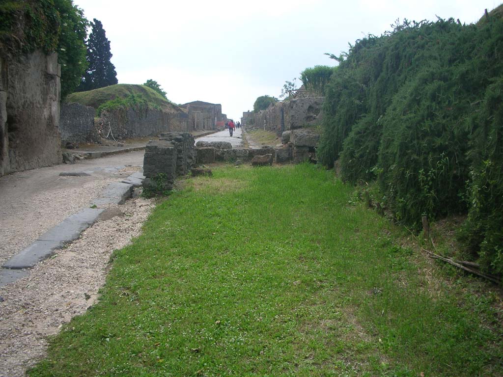 Sarno Gate, Pompeii. May 2010. Looking west along site of north side of Gate. Photo courtesy of Ivo van der Graaff.