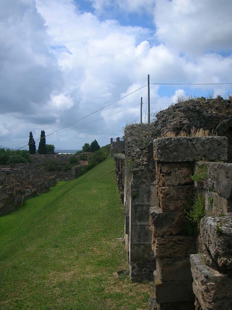 City Walls, Pompeii. May 2010. 
Looking west along detail of interior of City Walls, from Tower X. Photo courtesy of Ivo van der Graaff.
