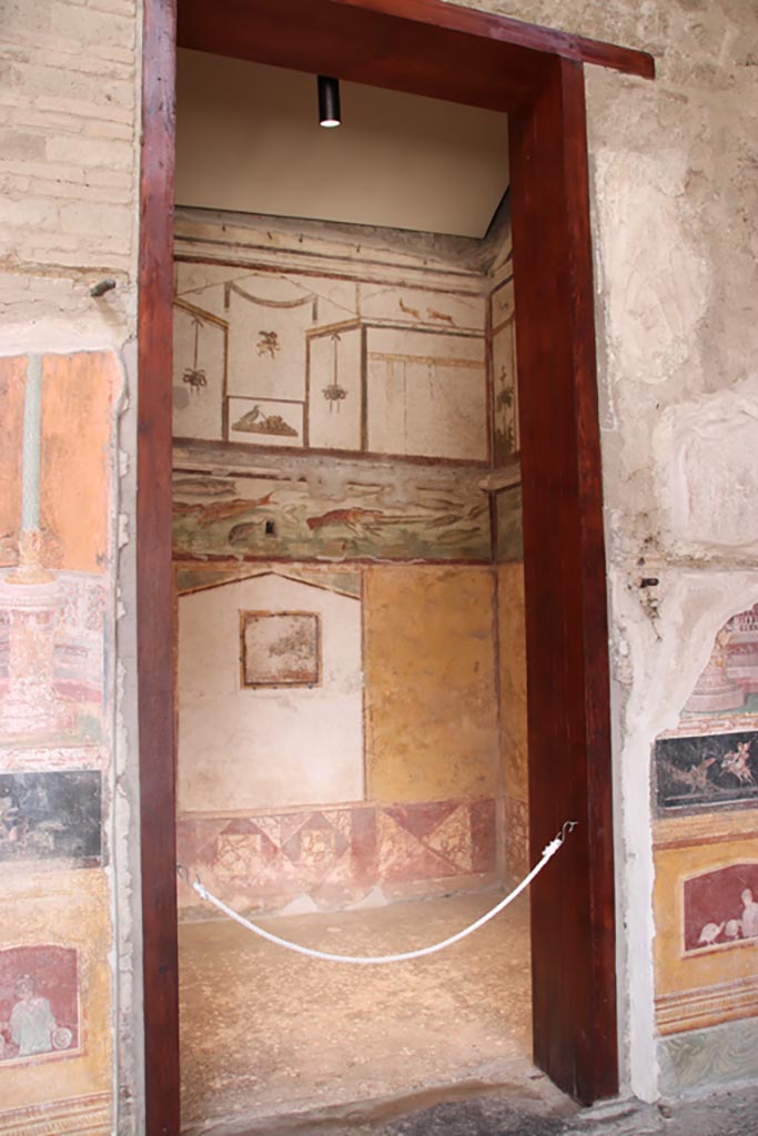 VI.15.1 Pompeii. October 2023.  
Looking east through doorway in atrium to bedroom on left of main entrance. Photo courtesy of Klaus Heese.
