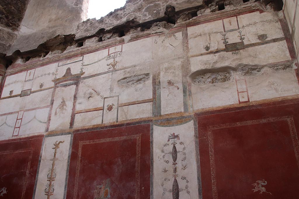 VI.15.1 Pompeii. October 2024. Peristyle garden “s”, upper north wall. Photo courtesy of Klaus Heese.