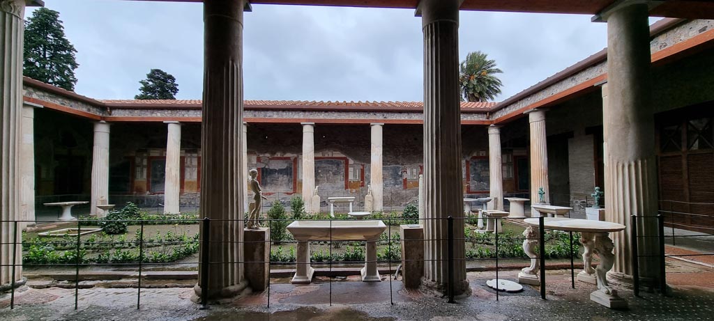 VI.15.1 Pompeii. January 2023. Looking west across peristyle from east portico. Photo courtesy of Miriam Colomer.