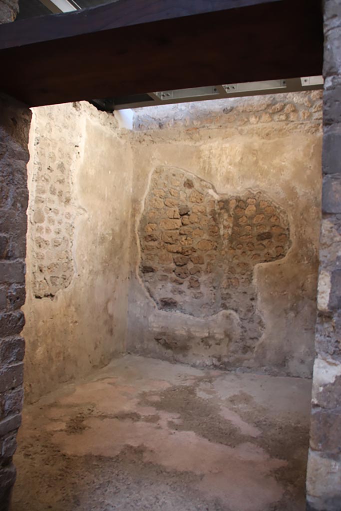 VI.15.1 Pompeii. October 2023.
Looking north-west through doorway into room (x). Photo courtesy of Klaus Heese.
