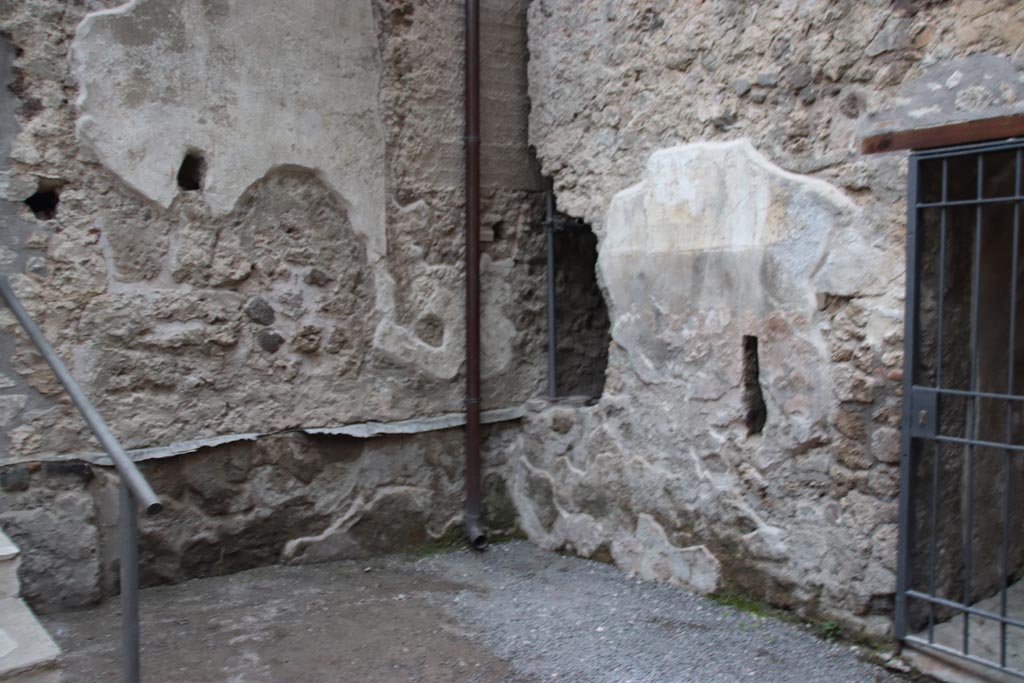 VI.15.27 Pompeii. October 2023. Looking towards north-west corner, with well. Photo courtesy of Klaus Heese.